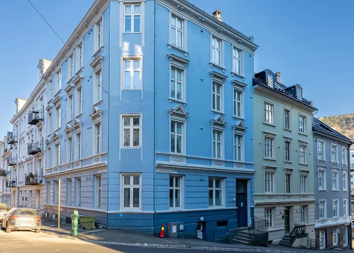 Roomsly - Cozy Hilltop Hideout In Central Bergen