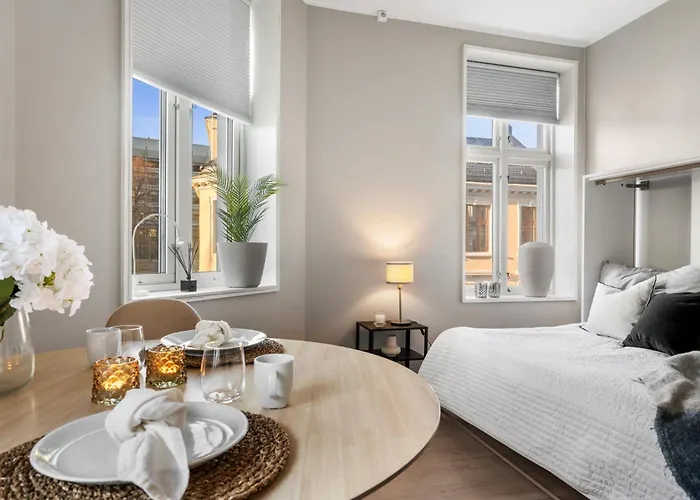 Roomsly - Cozy Hilltop Hideout In Central Bergen